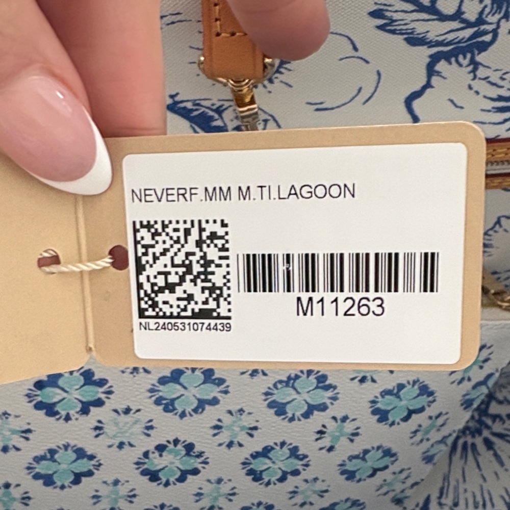 Louis Vuitton Blue & White Monogram Lagoon Canvas Tote - Picture 5 of 8